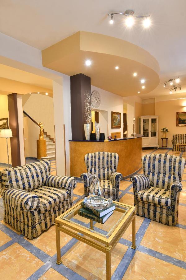 Hotel Butterfly มอนเตกาตินี แตร์เม ภายนอก รูปภาพ