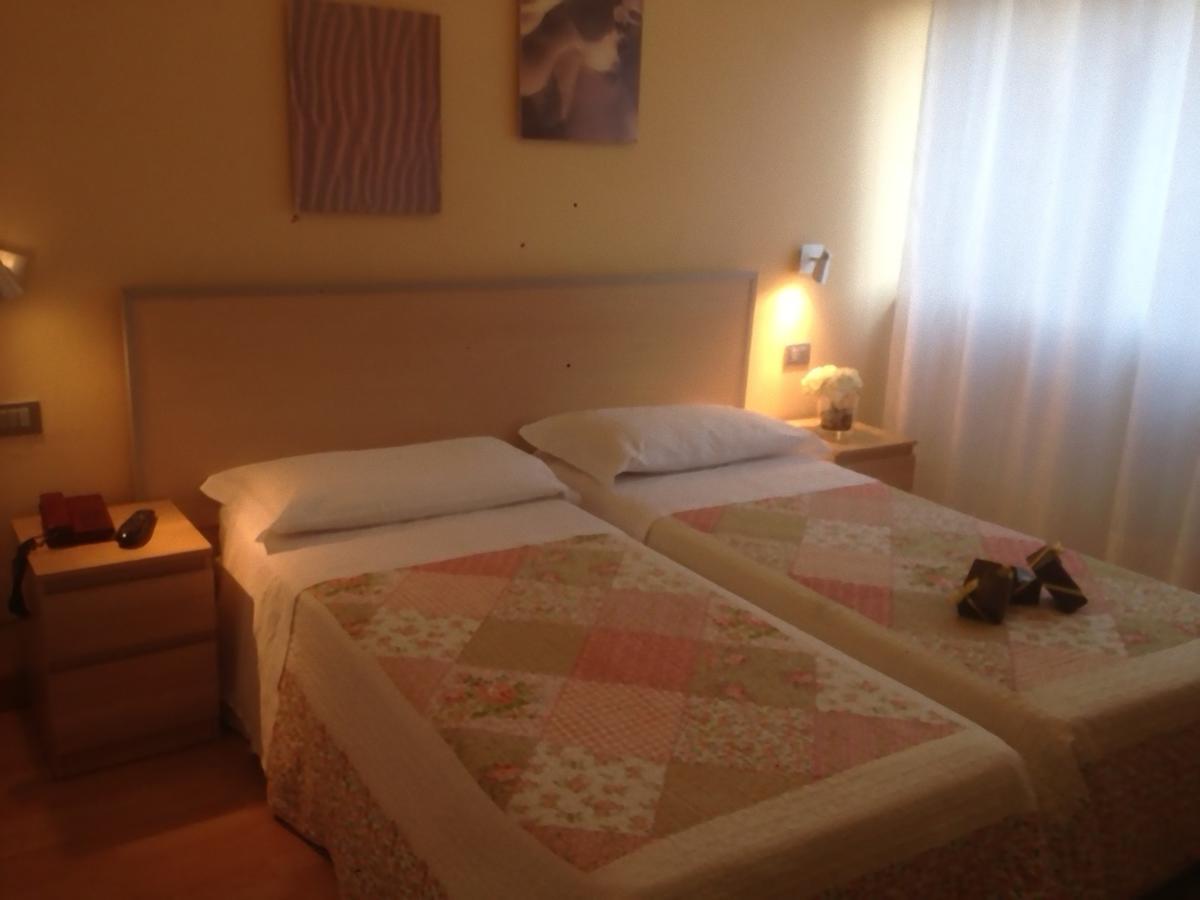 Hotel Butterfly มอนเตกาตินี แตร์เม ภายนอก รูปภาพ